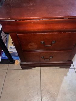 Nighstand (1)