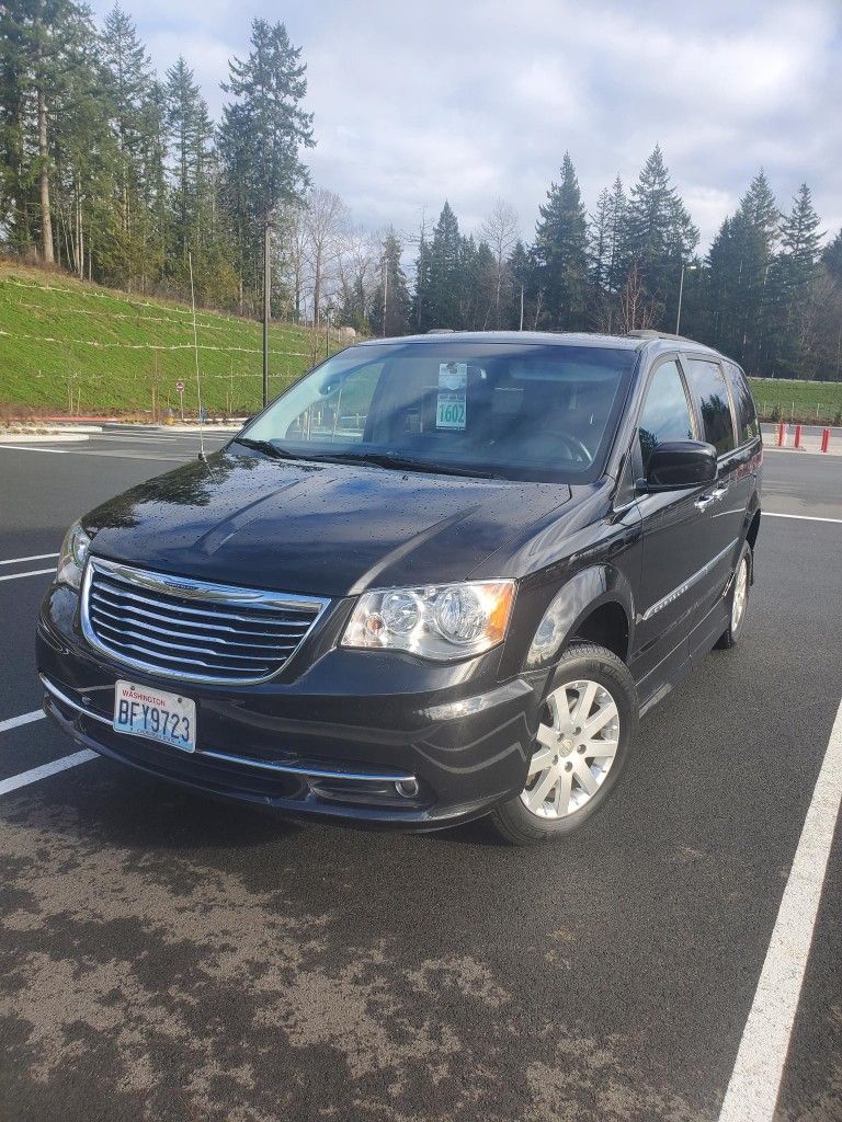 2016 Chrysler Town & Country