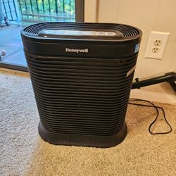 Honeywell HPA200 HEPA Air Purifier for Large Rooms - Microscopic Airborne Allergen+ Reducer