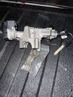 Steering lock assembly