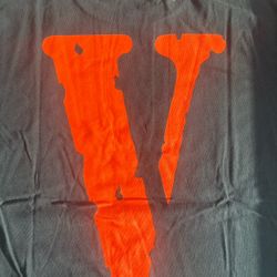 Exclusive V-lone T-shirt