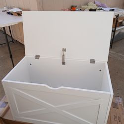 Large Storage Space: The storage bench is 29.5 inches (L) x 15.7 inches (W) x 19.5 inches (H). This toy chest provides a large storage area behind the