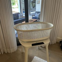 4Moms Mamaroo Bassinet