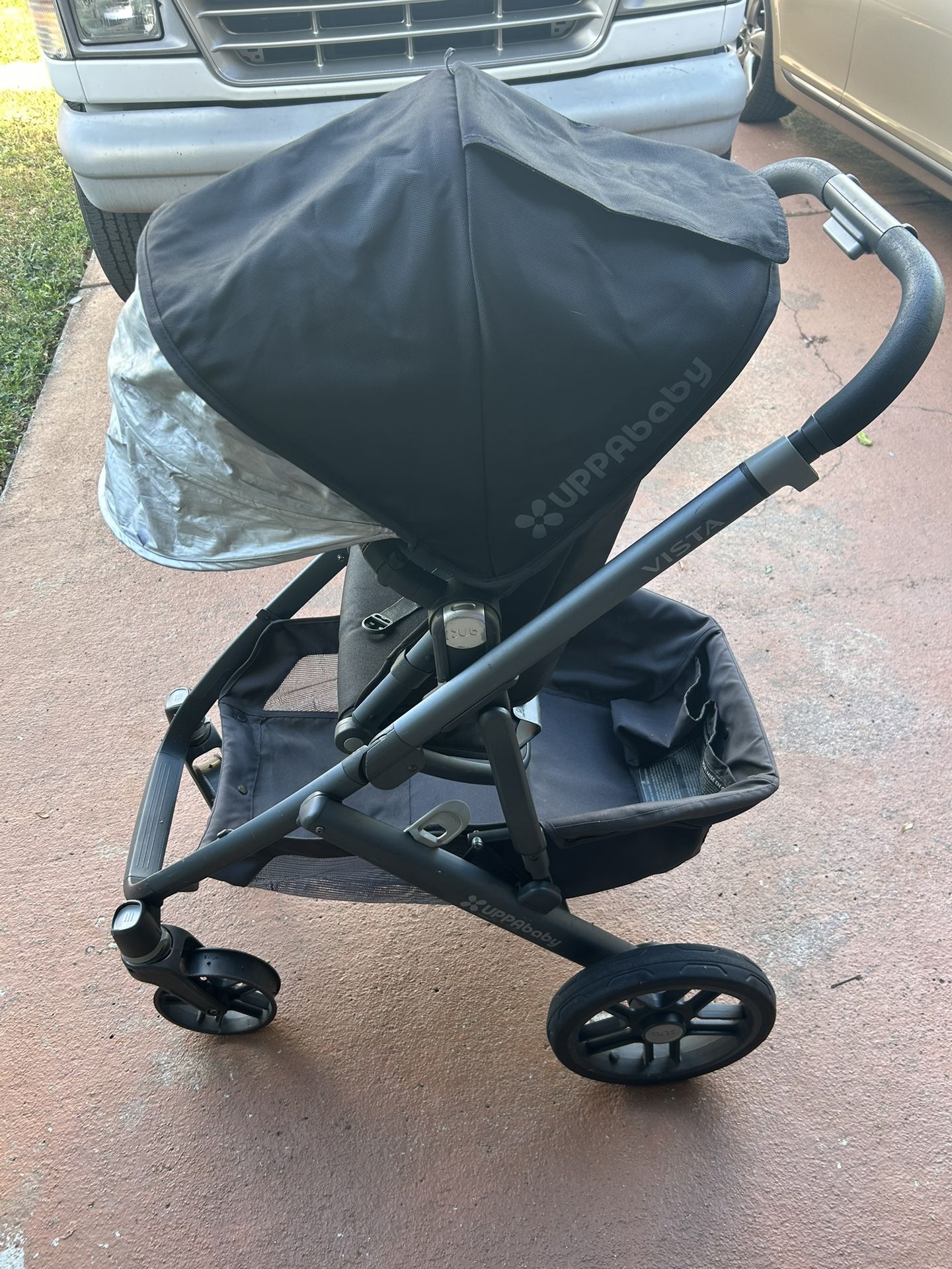 Uppababy Stroller. **Rubber Came Off One Wheel**