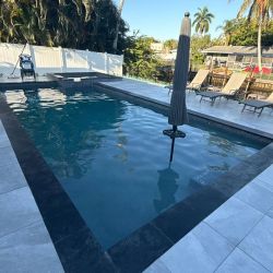 You Need Serv For Your Pool .necesitas Ayuda Con Tu Pisicina