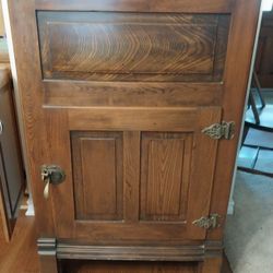 Antique Icebox - Iceberg "brand" On Front Plate