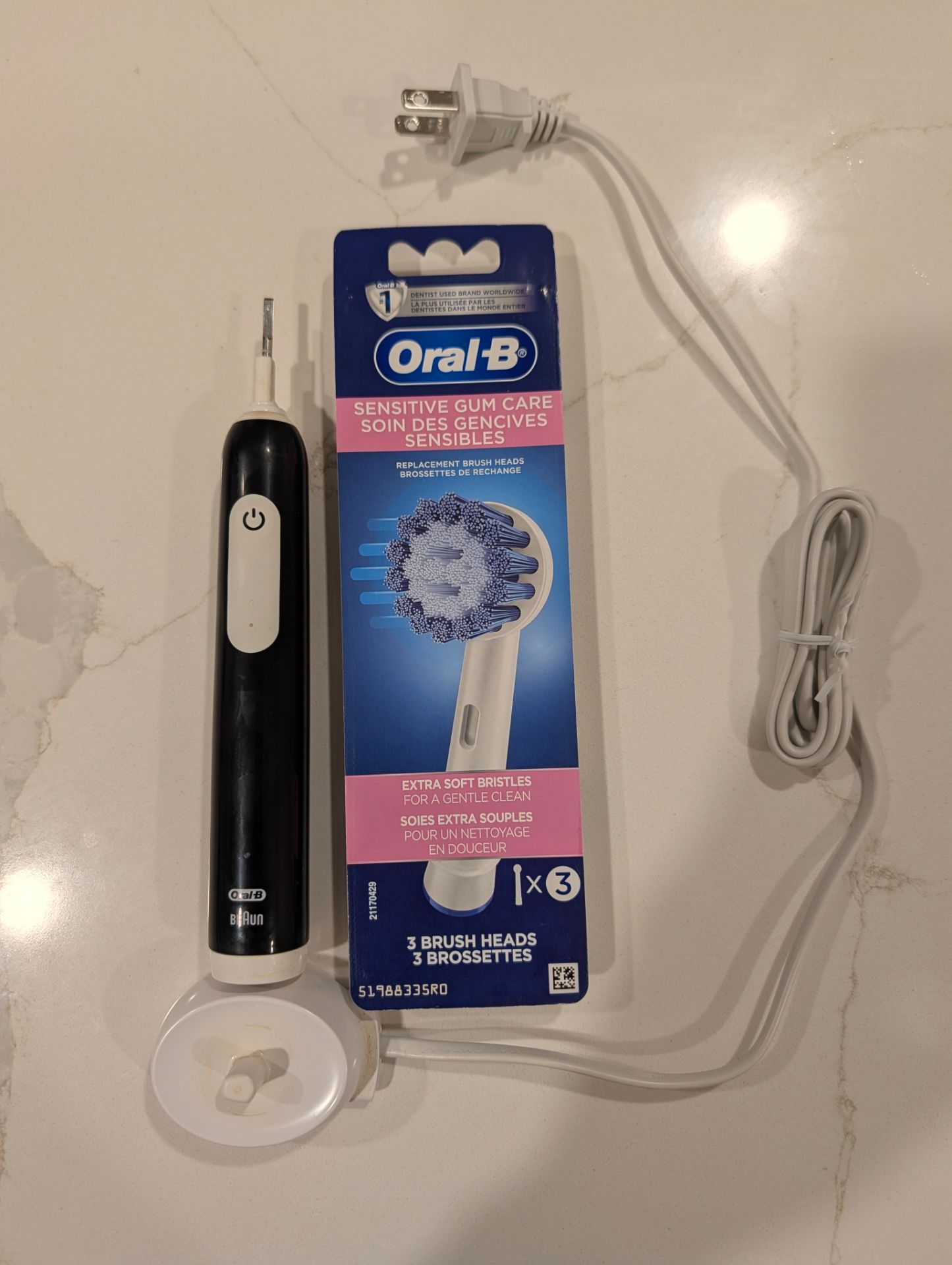 Oral-B Pro 1000 Electric Toothbrush + 3 NEW Brush Heads