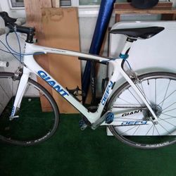 Road Bike GIANT DEFY