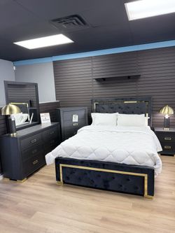 4pc Queen Black Bed Set