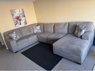 3 PIECE SECTIONAL LIKE NEW LESS THEN 4 MONTHS