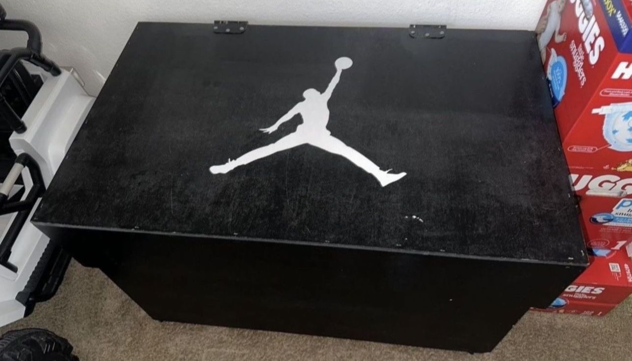 Mega Jordan Box