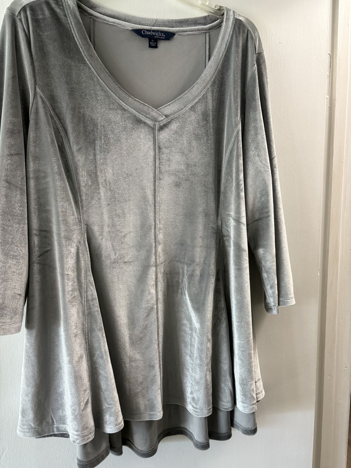 Silver Velour Tunic XL, Drapes Out Over Hips