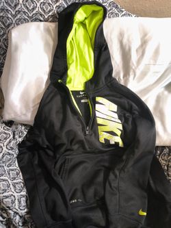 $8 KID'S NIKE HOODIE THERMA FIT