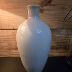 Elegant White 11 inch Vase
