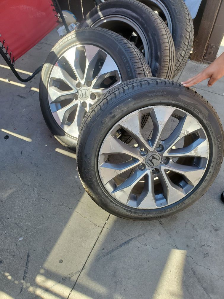 Selling 17 inch Honda Rims with tires 75% good tread...350all 4