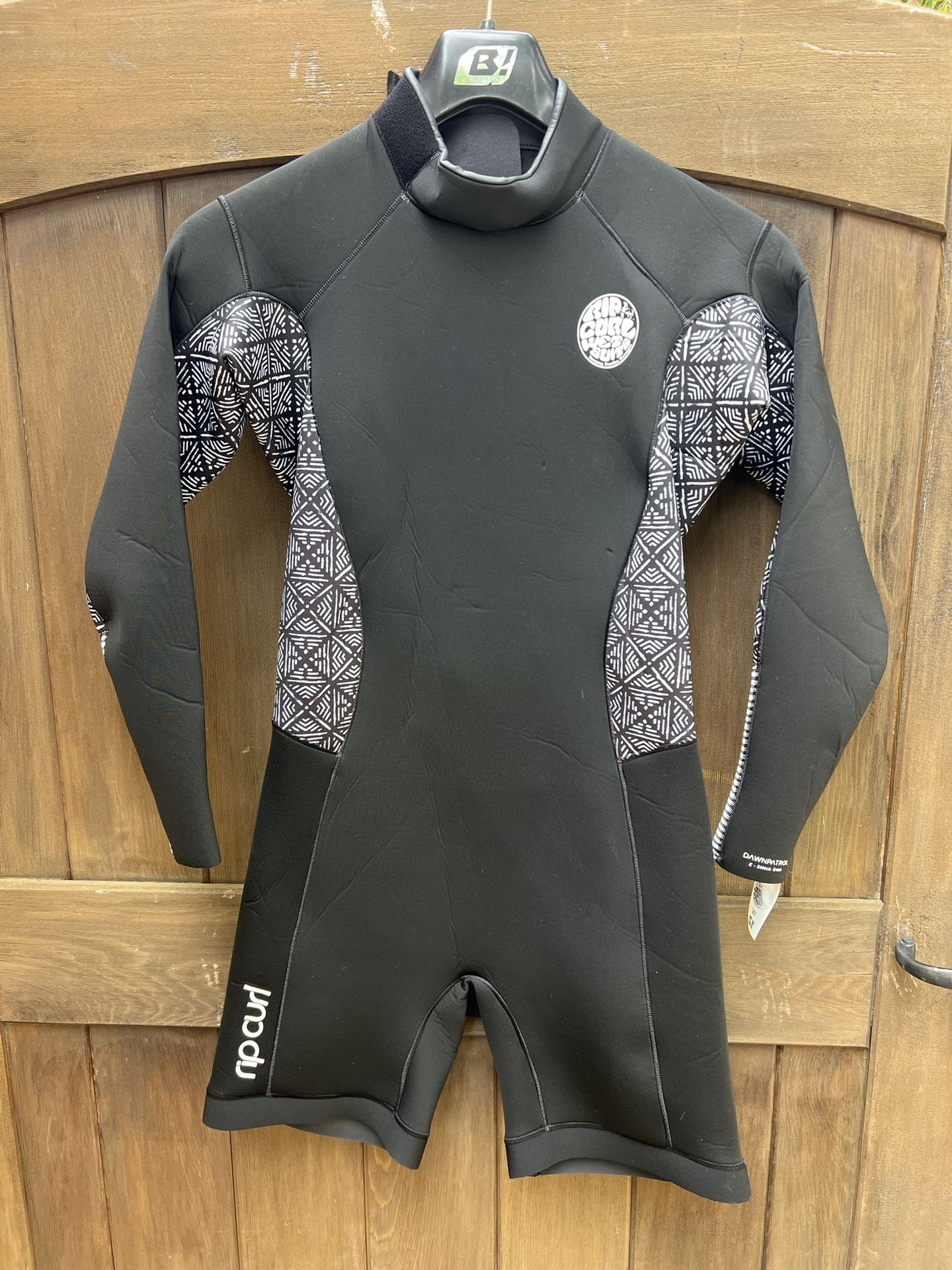 2 Women’s wetsuits spring suits