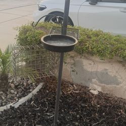 Multiplayer Bird Feeder And Bath