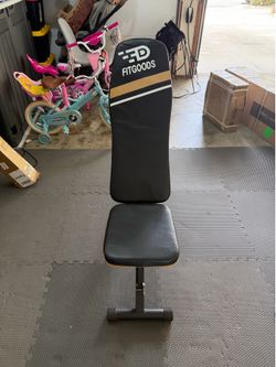 Adjustable Foldable Weight Bench – Excellent Condition