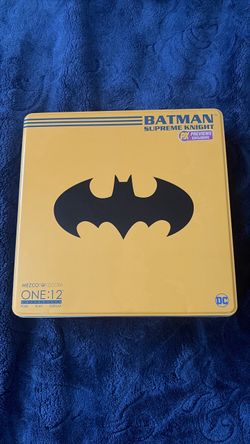 (READ DESCRIPTION) Mezco Batman supreme knight preview exclusive