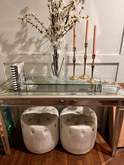 Accent table