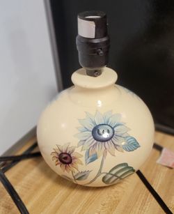 ☆☆☆Ceramic Floral Beige Table Lamp Base Glossy Pottery, Black Cord Rotary BK-23