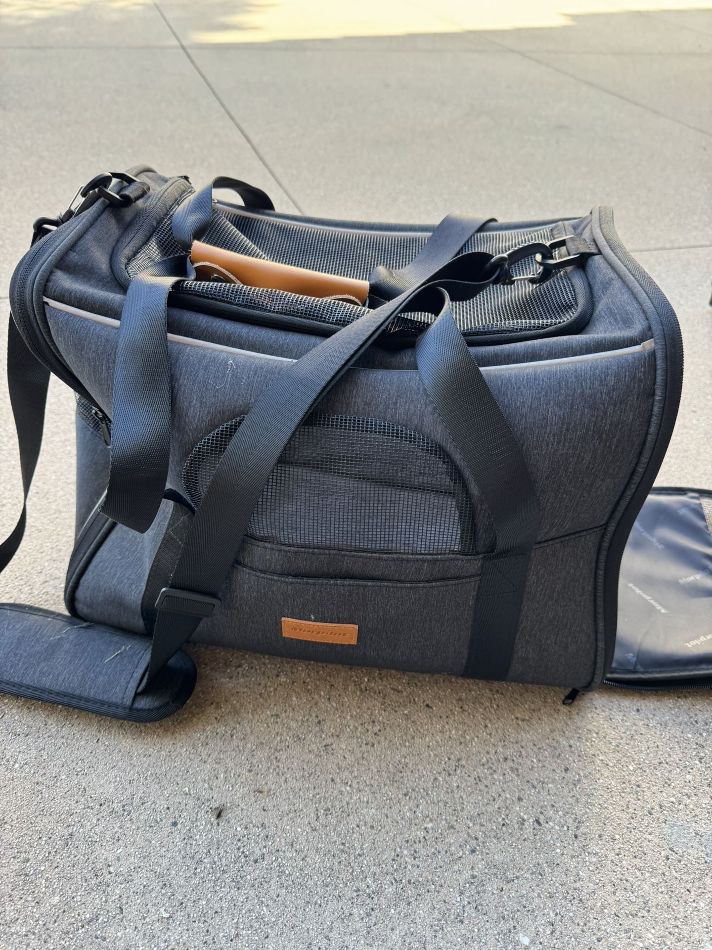 Pet dog cat carrier