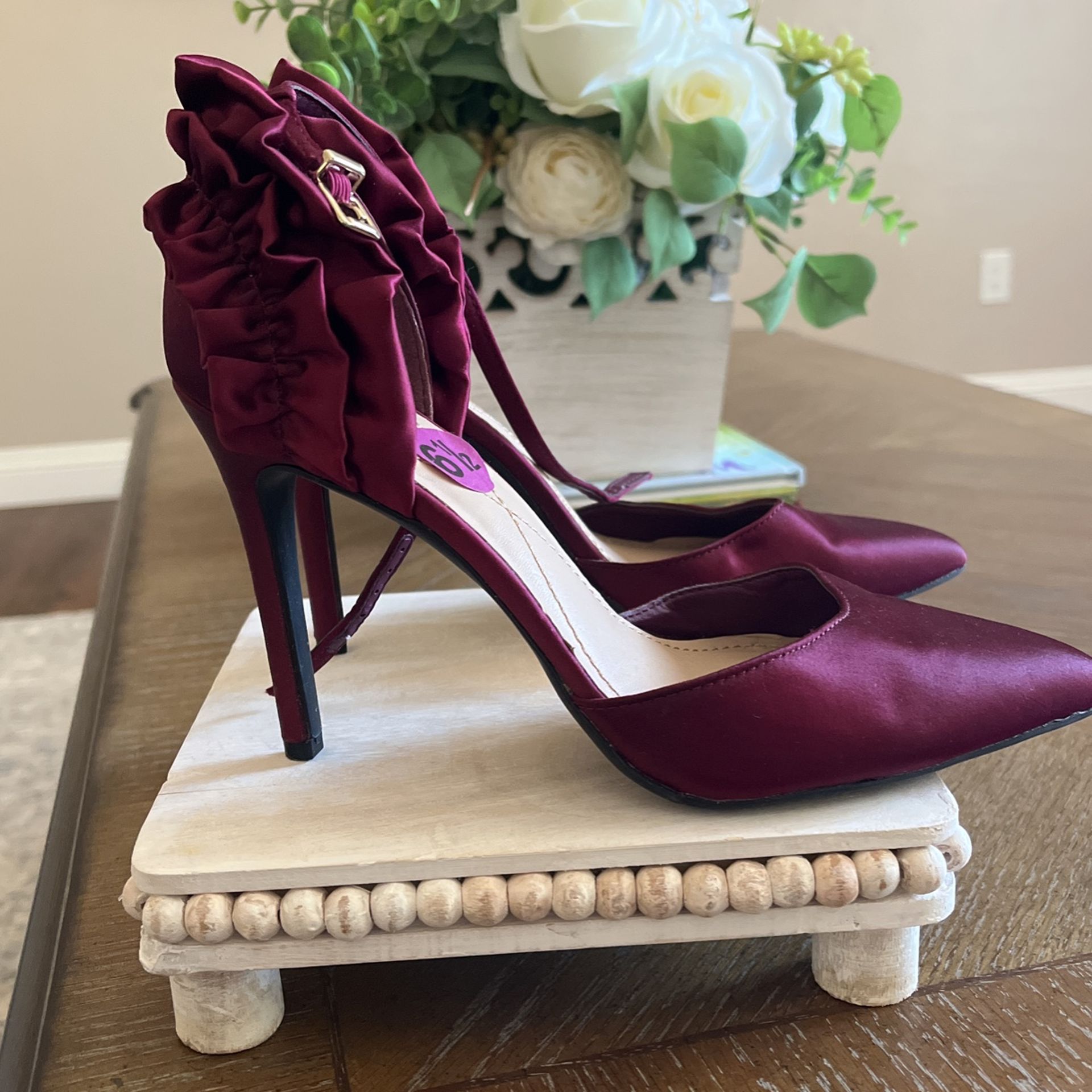 Max Studio Burgandy High Heels 6.5