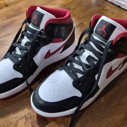 Nike Air Jordan 1 Mid Shoes