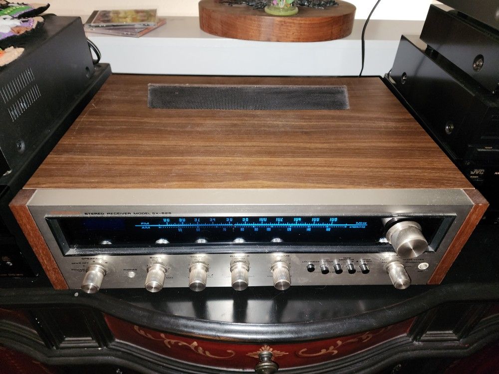 Beautiful Vintage Pioneer SX-525 Stereo Receiver 