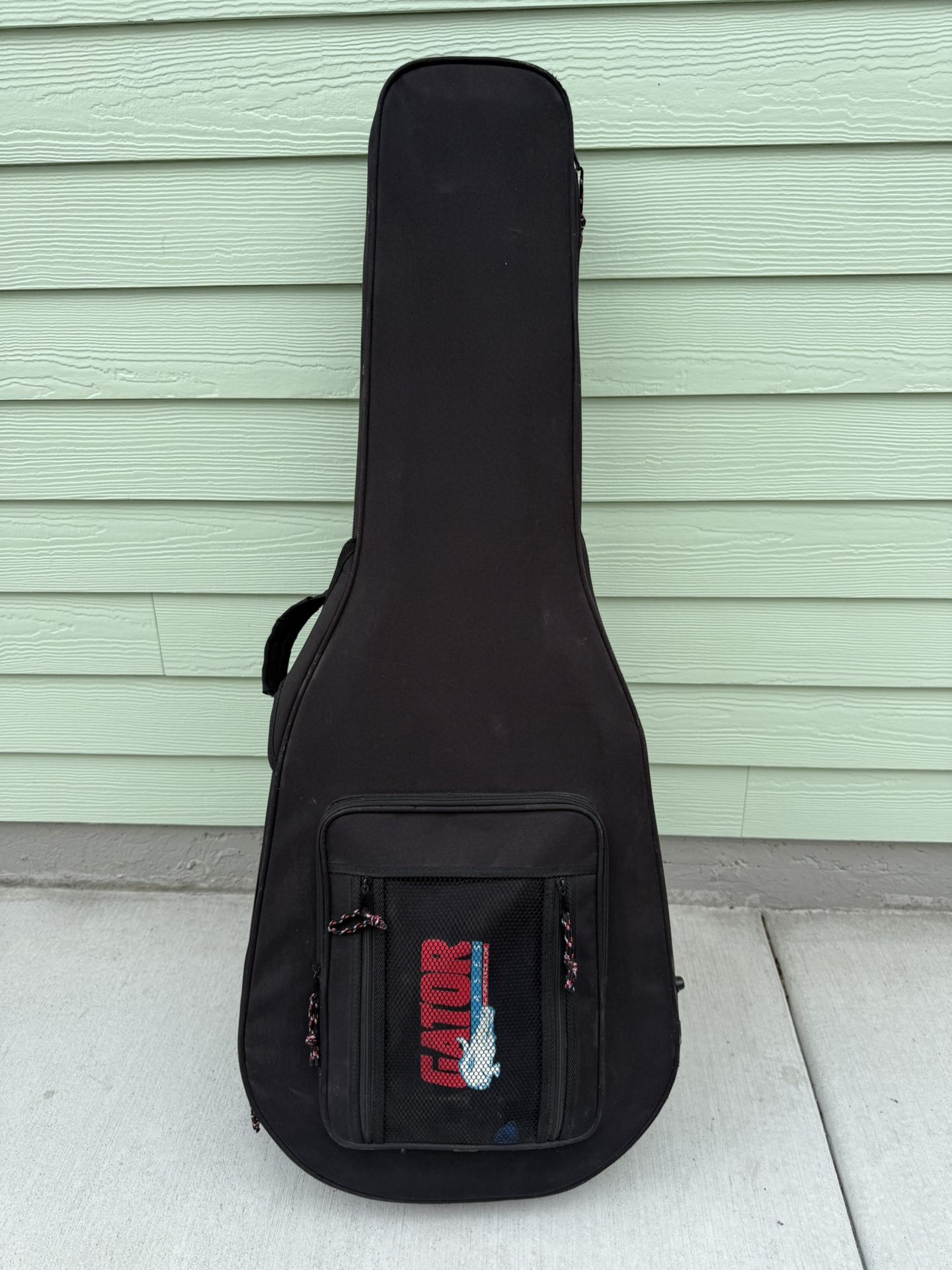 GATOR CASES Black Zip Classical Guitar Case with Double Straps