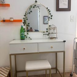 Vanity:Desk, Vanity with seat, white and gold, like new!
