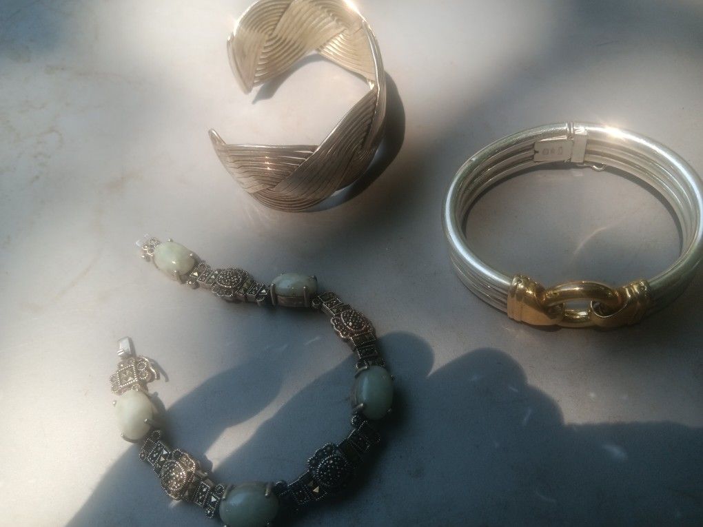 3 Women Bracelet 9.25