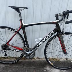 🚴‍♂️ Devinci Leo SL Carbon Road Bike – Size 56  Selling a clean and well-maintained Devinci Leo SL Carbon Road Bike. Lightweight, responsive, and per