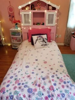 Twin bed for girl