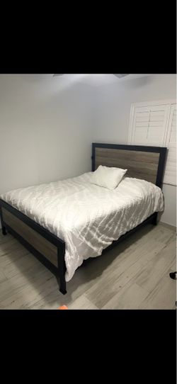 Cute aesthetic bed frame + NEW mattress + 2 nightstand🤍✨