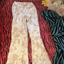 Floral white/beige bell bottom leggings, size large