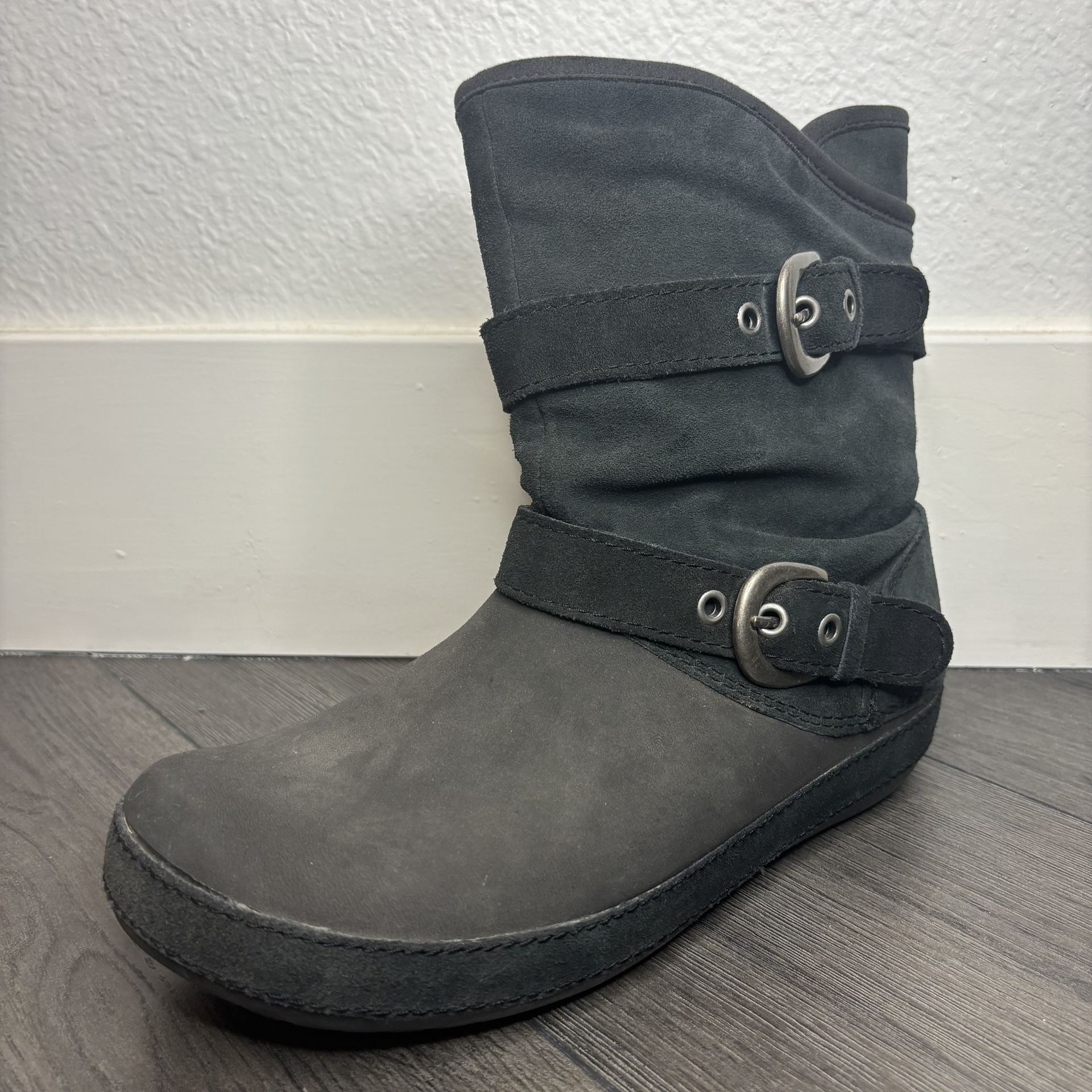 Crocs Berryessa Boots Womens 10 Black Gray Suede Ankle Winter Outdoor