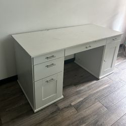 Executive Desk/ Escritorio (Available For Pickup Today!!) Listo Para Recoger