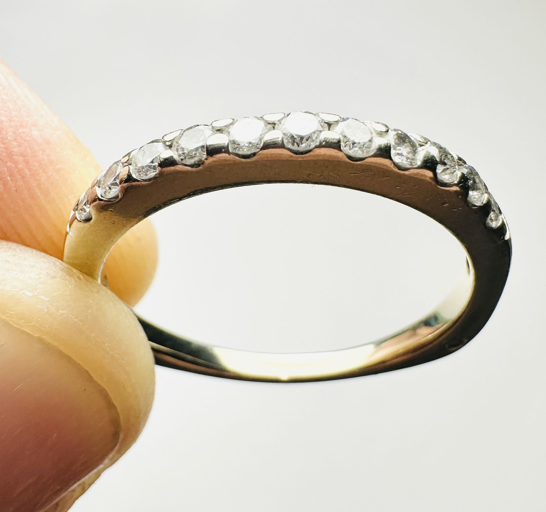 14k white Gold Ring with diamonds size 8