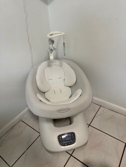 Graco Baby Swing with Mobile