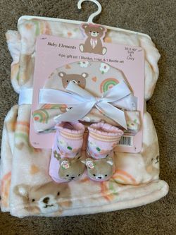 Baby girl blanket & socks set