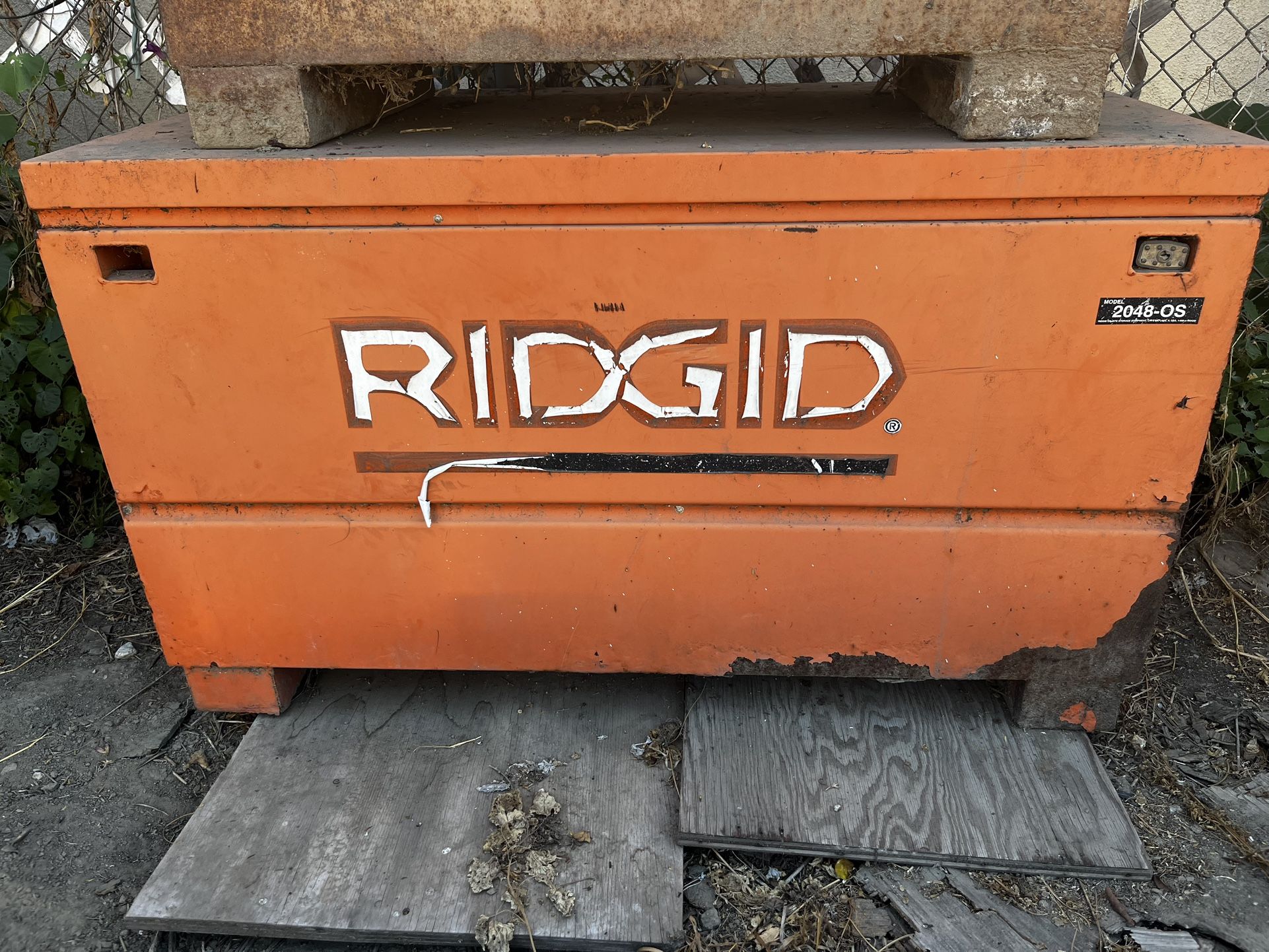 Ridgid Universal Storage Chest, 48′′x24′′, Job Site Tool Box