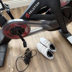 Like New Peloton Exercise Bike