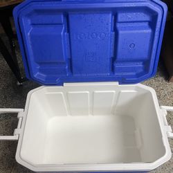 Igloo 50Qt Cooler holds 76 cans 23”W Cool Riser Technology 