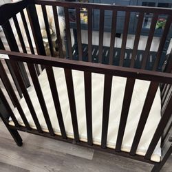 Foldable Mini Crib With Mattress