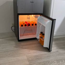 Mini Fridge 