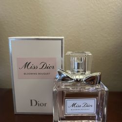 Miss dior perfume 
