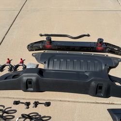 2020 Jeep JL Sport front bumper all components includes drag hooks, 4 new oem springs front and rear.  Fog lights  , tie rod and connectors,new floor 