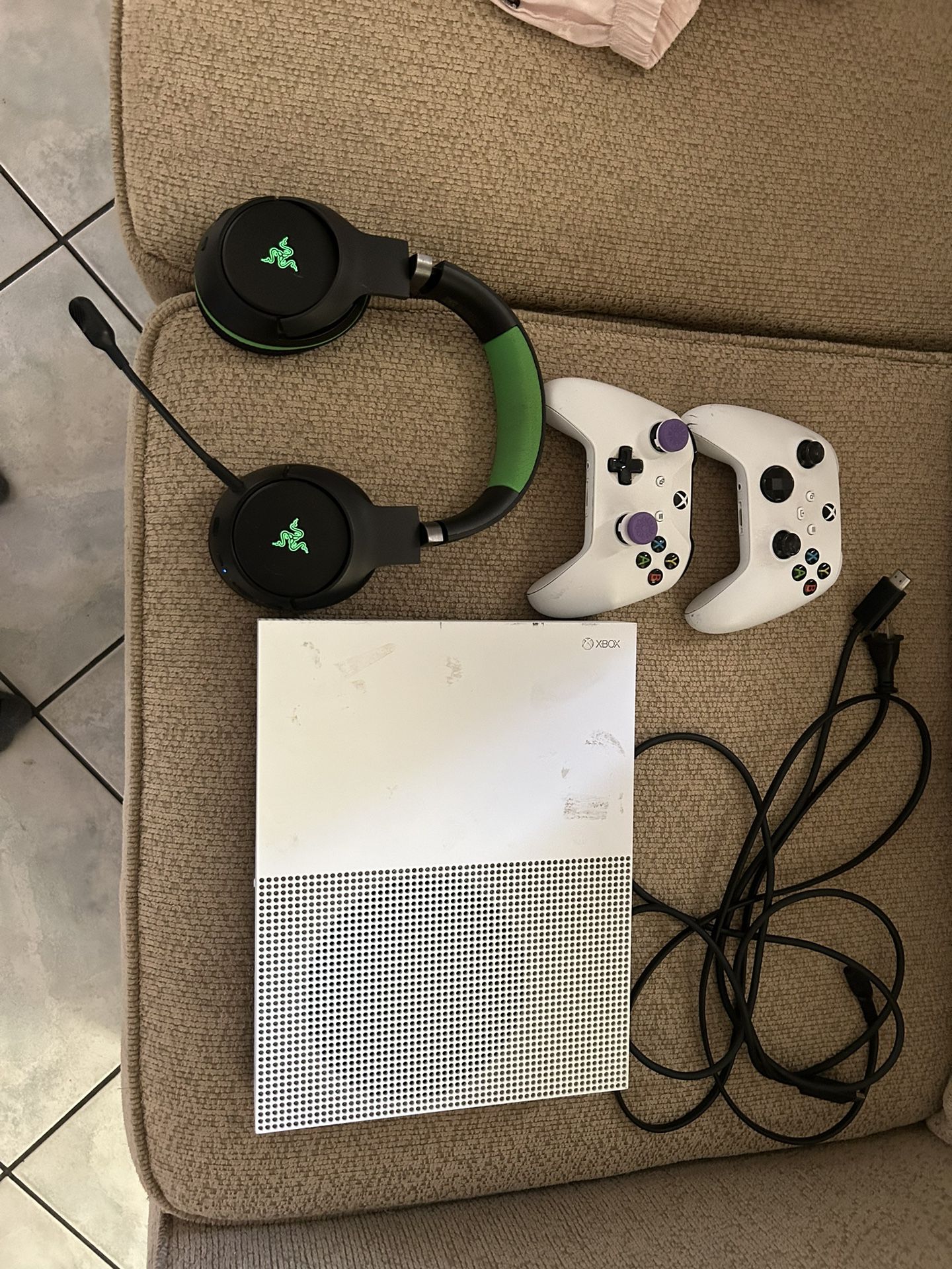 Xbox One S + Bluetooth Headset, Razor+ Two Controllers