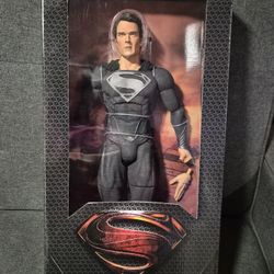 Figura de acción de lujo de Superman con traje negro de NECA, escala 1:4 (45 cm).
